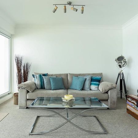 Tides - Beach Front Apartment In Bracklesham Bay 치체스터 외부 사진