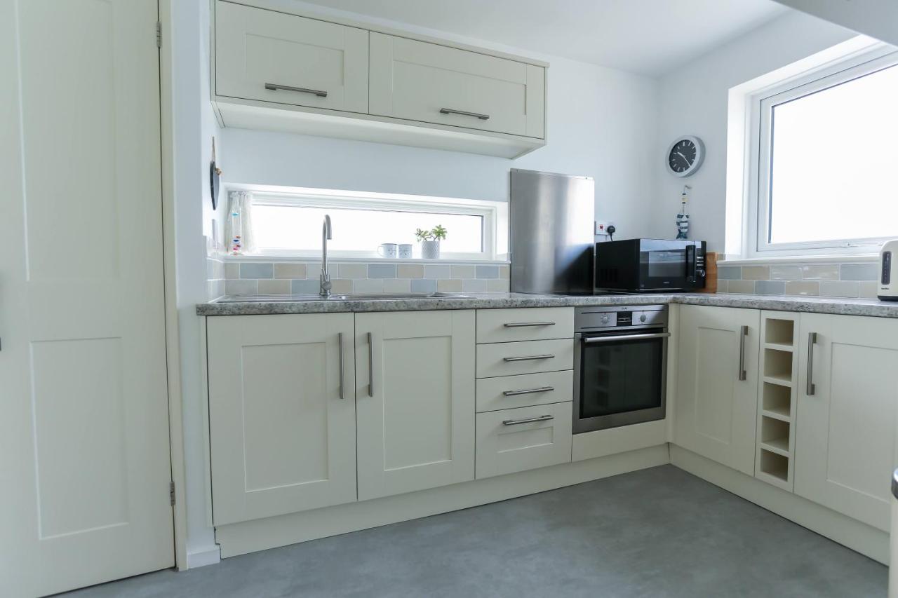 Tides - Beach Front Apartment In Bracklesham Bay 치체스터 외부 사진