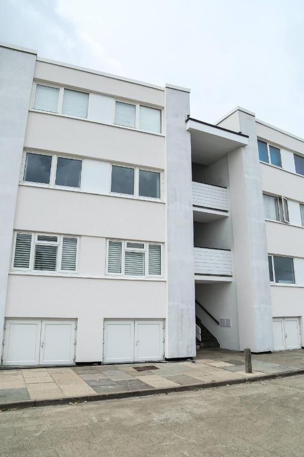 Tides - Beach Front Apartment In Bracklesham Bay 치체스터 외부 사진