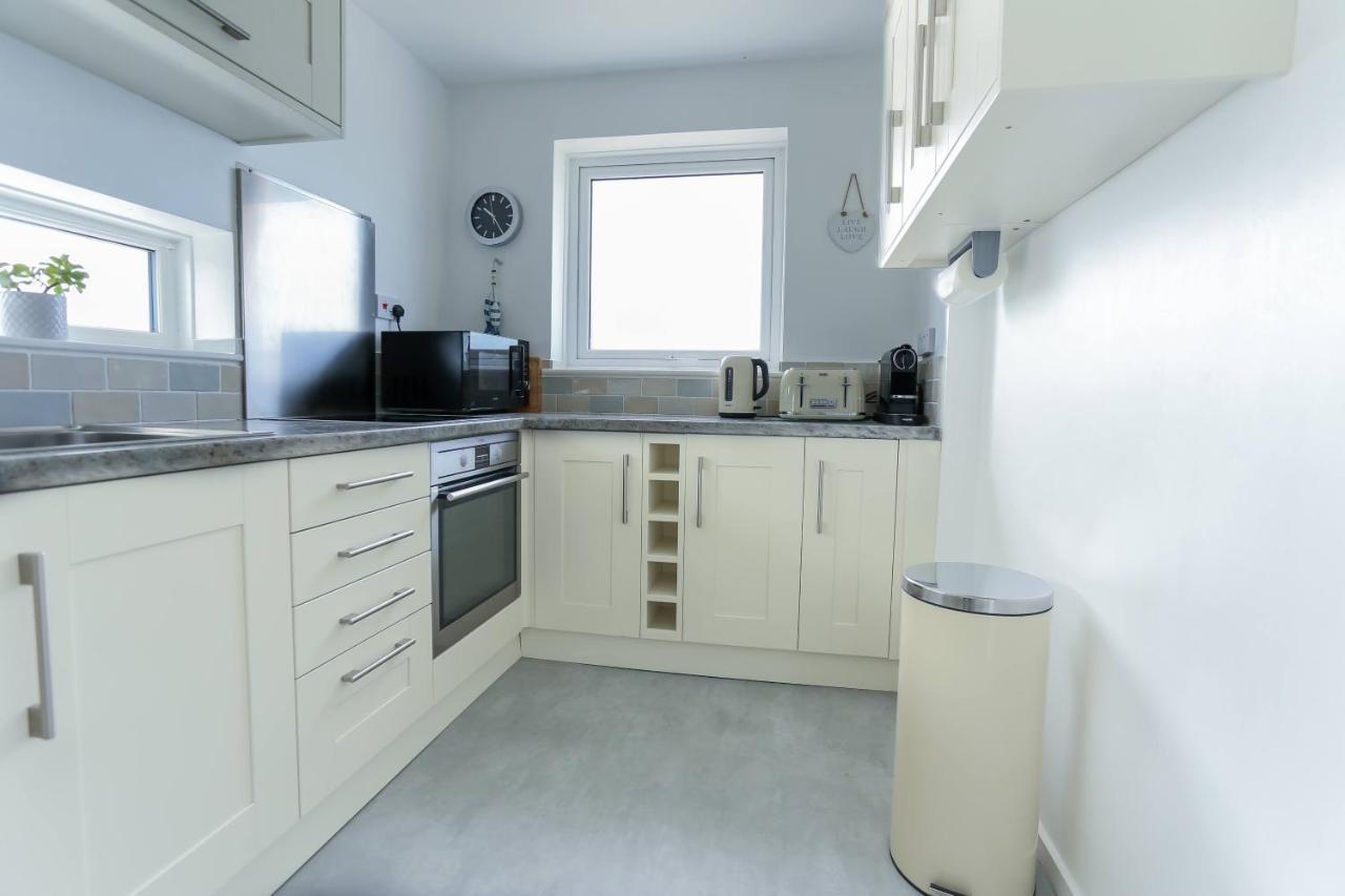 Tides - Beach Front Apartment In Bracklesham Bay 치체스터 외부 사진