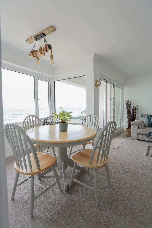 Tides - Beach Front Apartment In Bracklesham Bay 치체스터 외부 사진